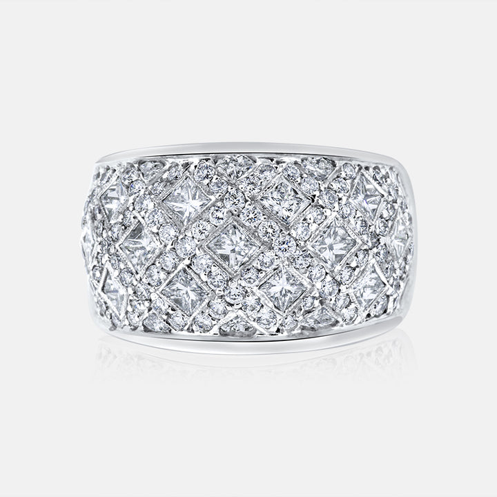 14 Karat White Gold Ladies Right Hand Ring with 3.70 carat of Round Diamonds