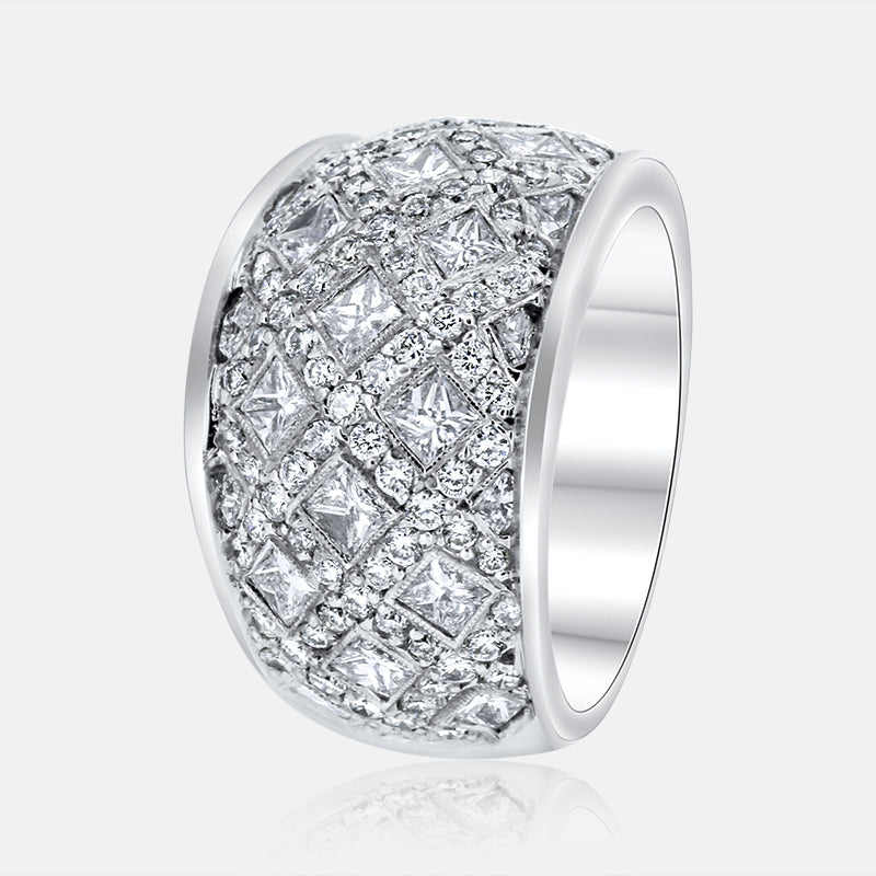 14 Karat White Gold Ladies Right Hand Ring with 3.70 carat of Round Diamonds