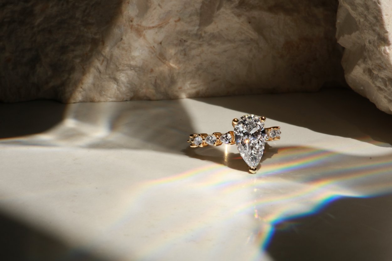 Masina diamond pear-shaped engagement ring.