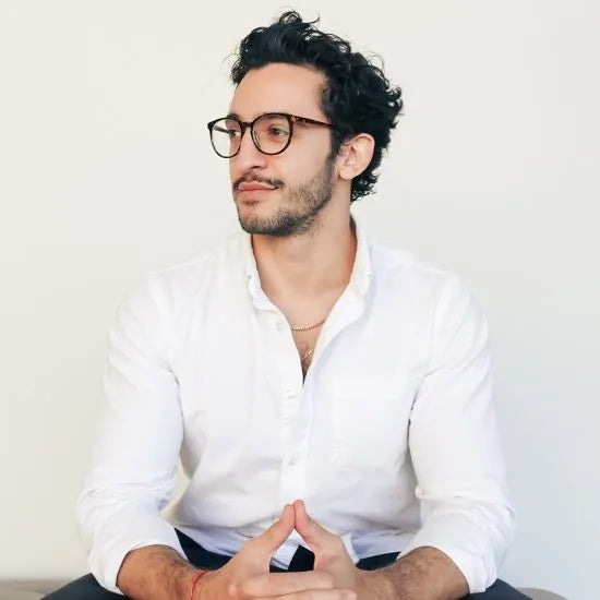 Rustin Yasavolian, jewelry expert