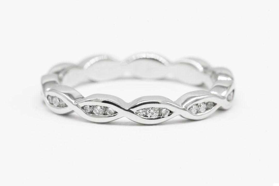 14k White Gold Rings with Diamonds: Striking the Balance Between Shine and Strength