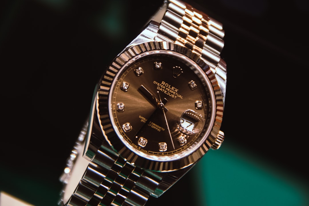 In Depth Guide to Comparing & Buying Rolex Watches