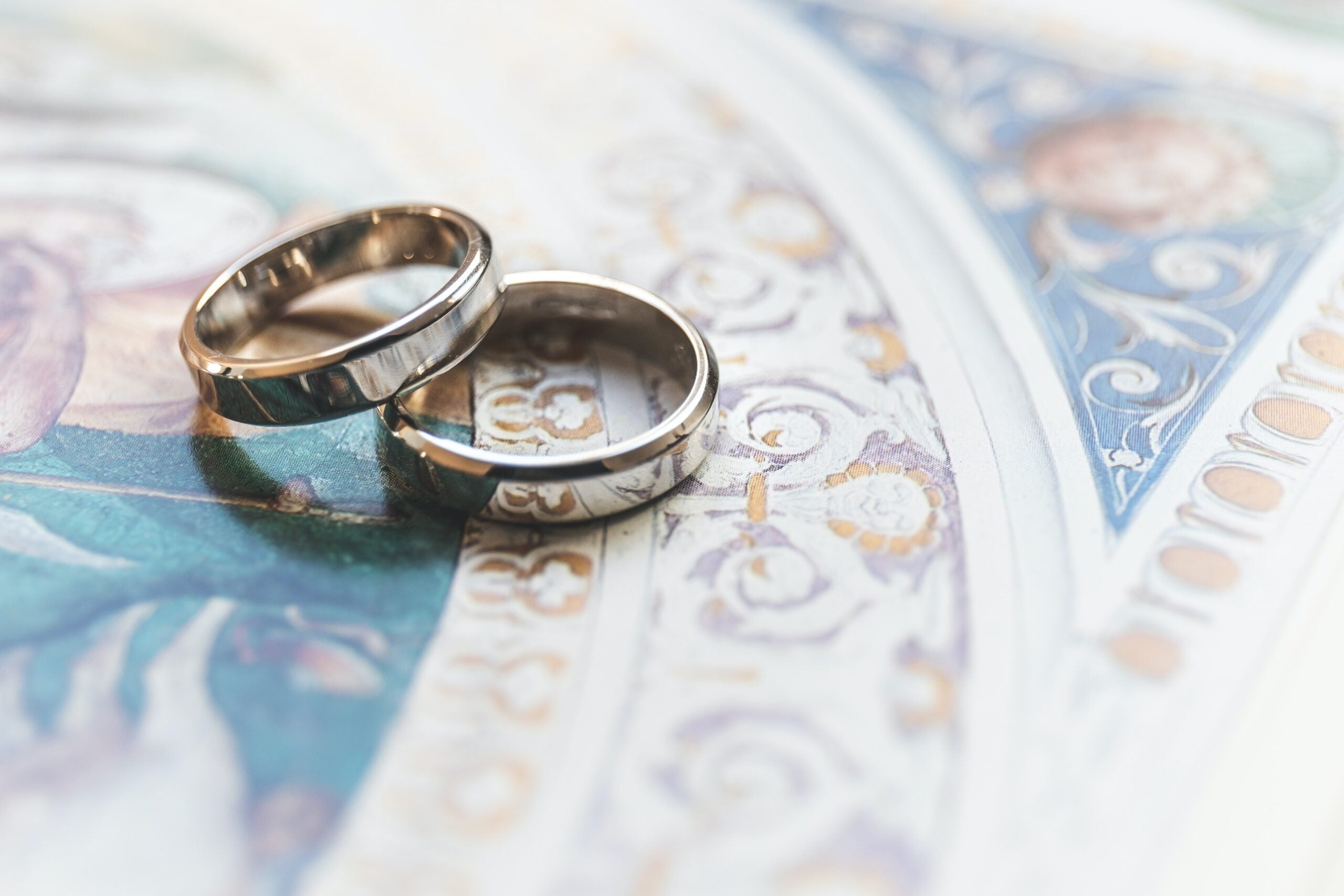 Wedding bands for engagement ring budget guide