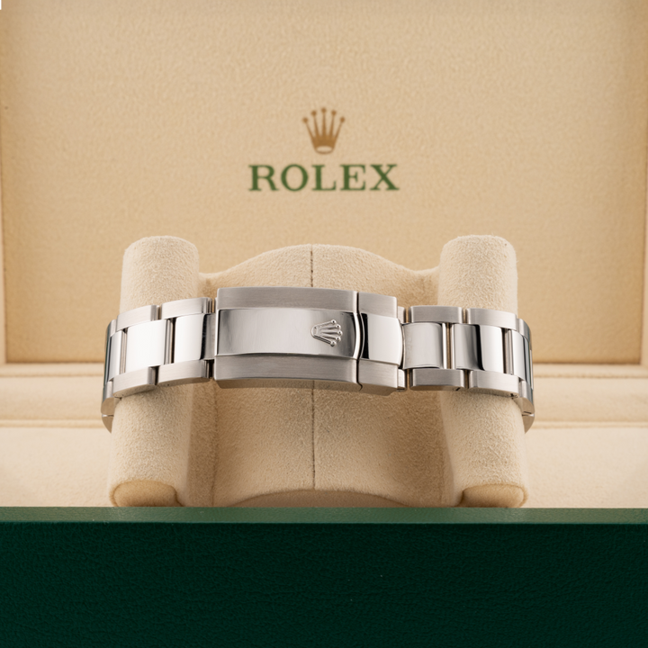 Rolex Datejust 41 126334 black dial oyster band and clasp