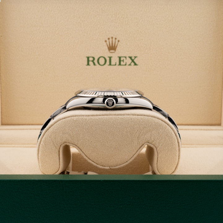 Rolex Datejust 41 126334 black dial crown 