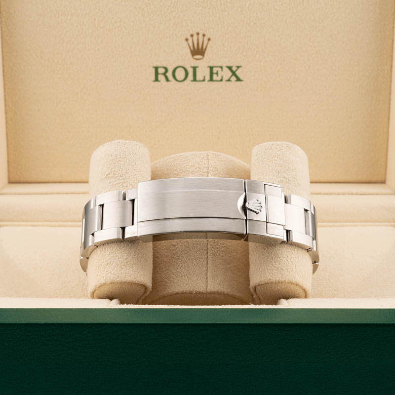 Rolex submariner clasp in a rolex box