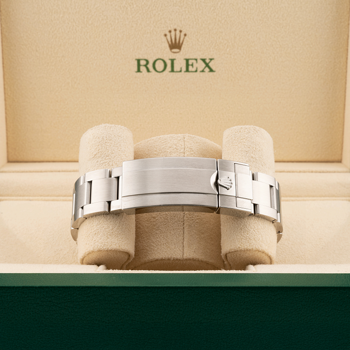 Rolex submariner clasp in a rolex box