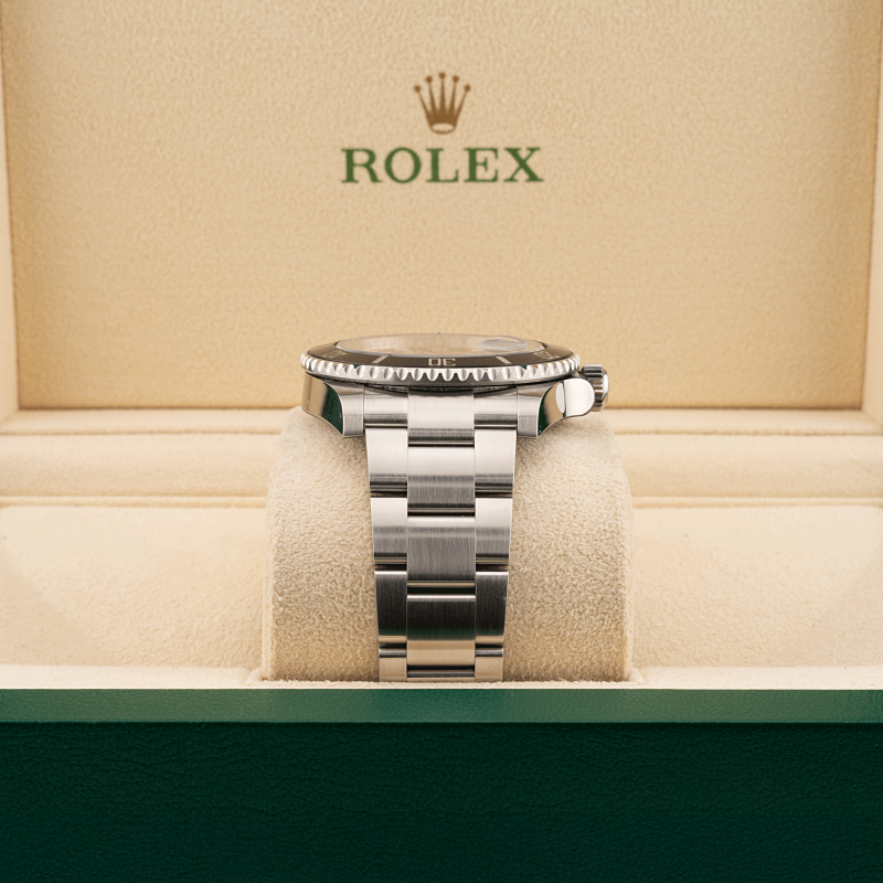 Rolex Submariner 126610LN oyster links