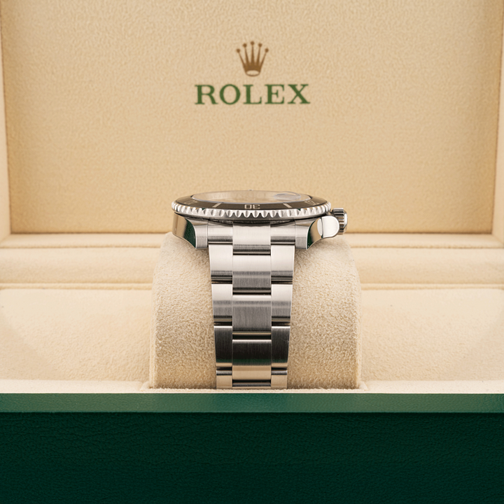 Rolex Submariner 126610LN oyster links