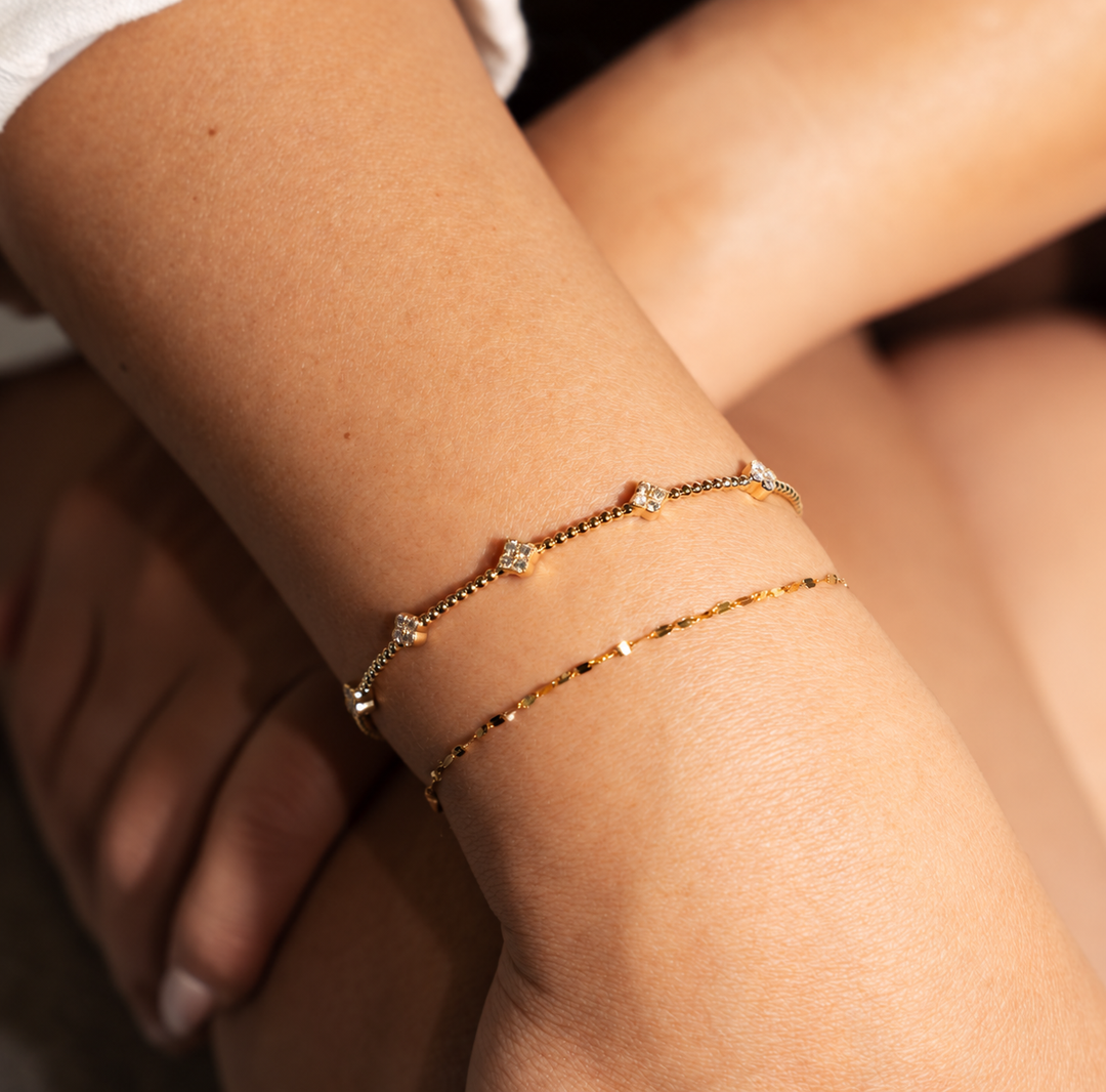 Beaded Diamond Clover bracelet bangle in 14 karat yellow gold 