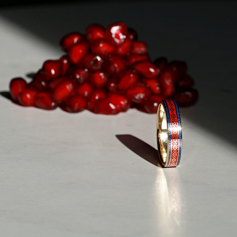 Persian rug inspired ring in 14K Yellow Gold and Ceramic