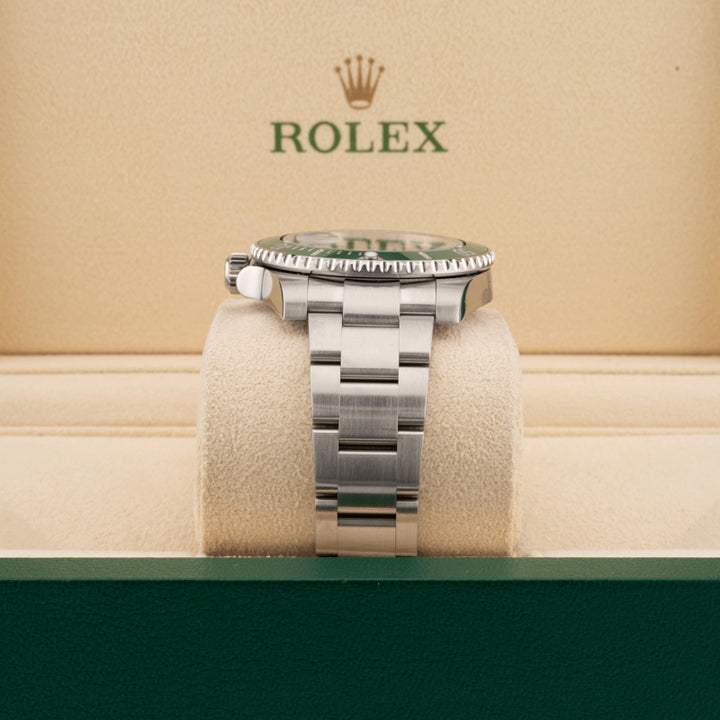 Rolex Submariner 116610LV "Hulk"