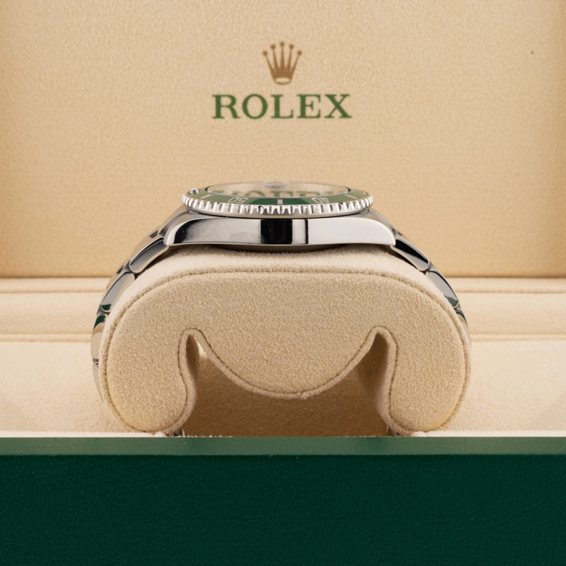 Rolex Submariner 116610LV "Hulk"
