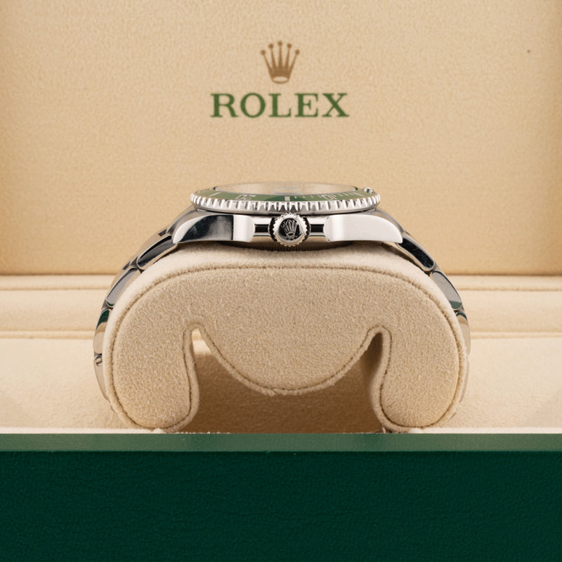 Rolex Submariner 116610LV "Hulk"