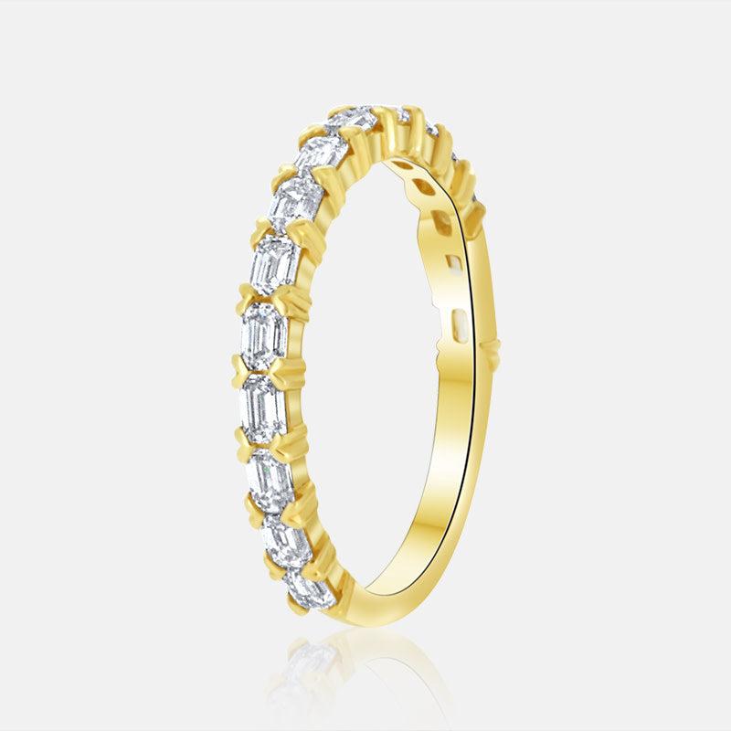 Yellow gold ring with emerald cut diamonds