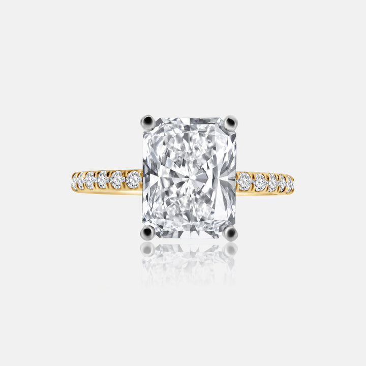 Yellow gold engagement ring with radiant-cut diamond