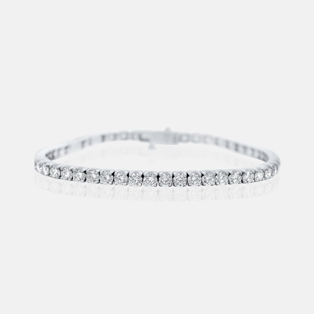 Classic Tennis Bracelet in 14 Karat White Gold with 7.40 Carats of Diamonds