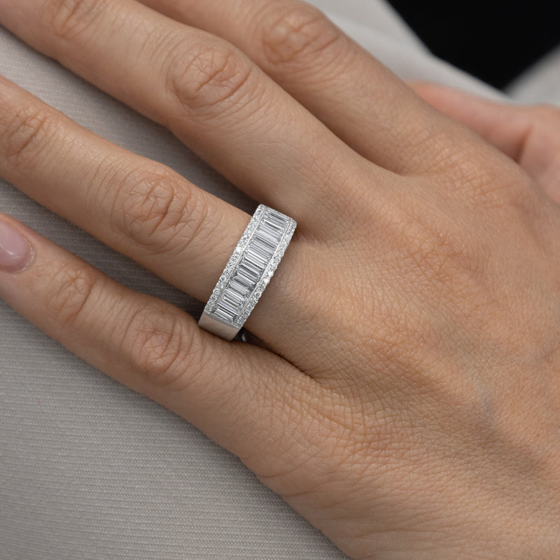 14 Karat White Gold Right Hand Ring with Carat of Round and