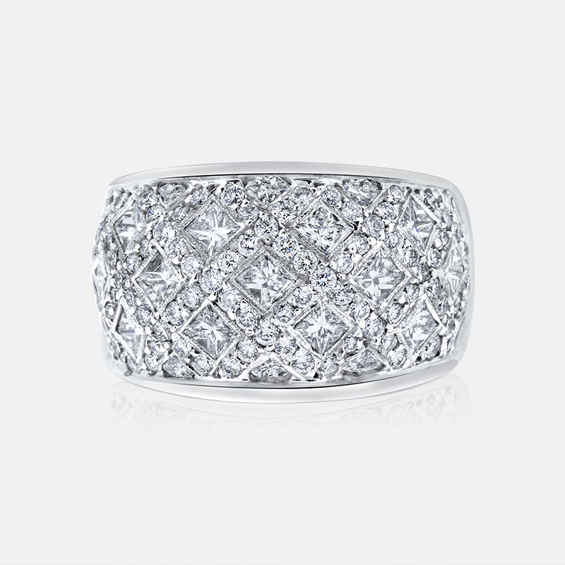 14 Karat White Gold Ladies Right Hand Ring with 3.70 carat of Round Diamonds