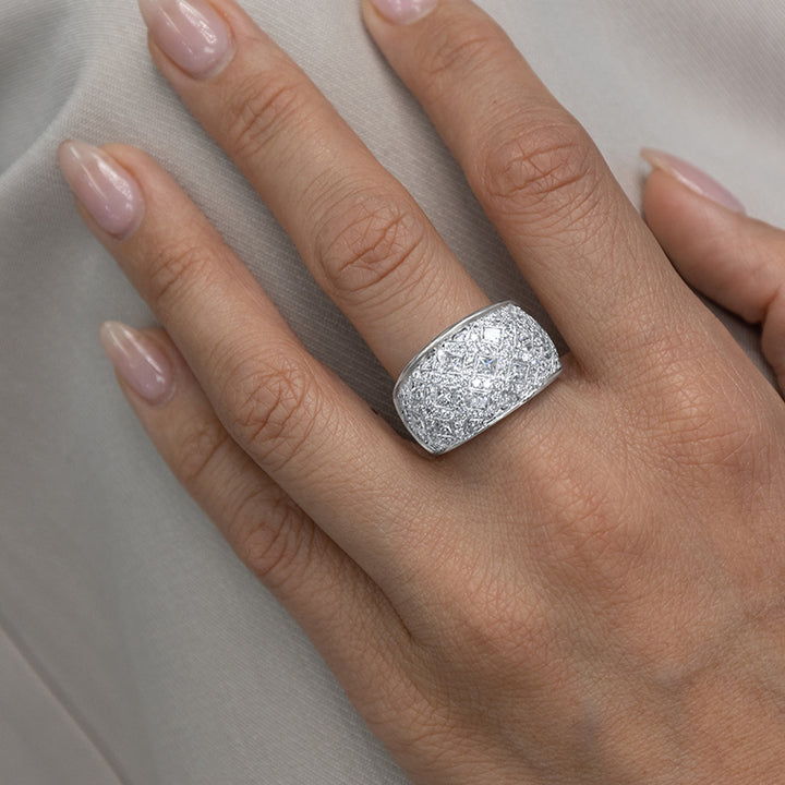 14 Karat White Gold Ladies Right Hand Ring with 3.70 carat of Round Diamonds