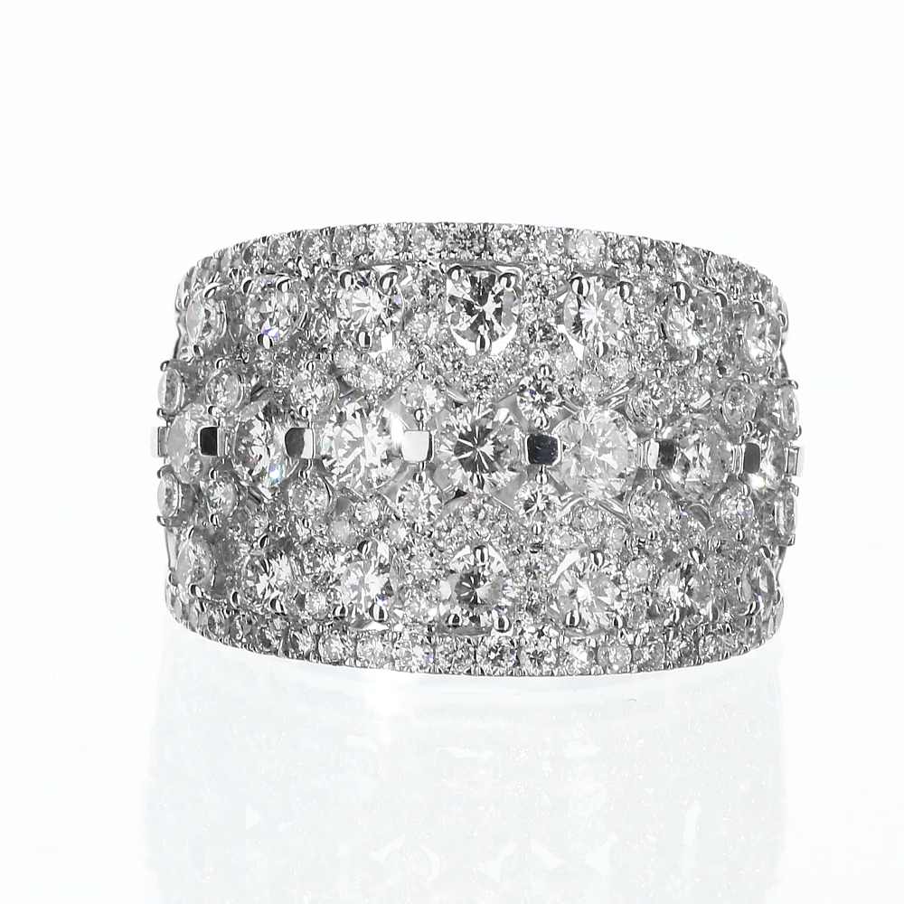 18 Karat White Gold Ladies Right Hand Ring with 2.50 total carat weight of round diamonds